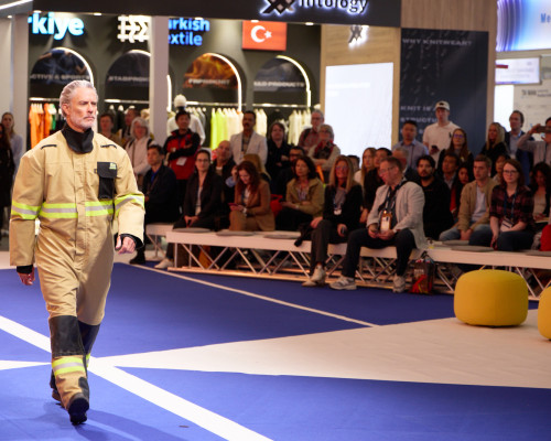 performance-apparels-on-stage-jlv-16 (1)